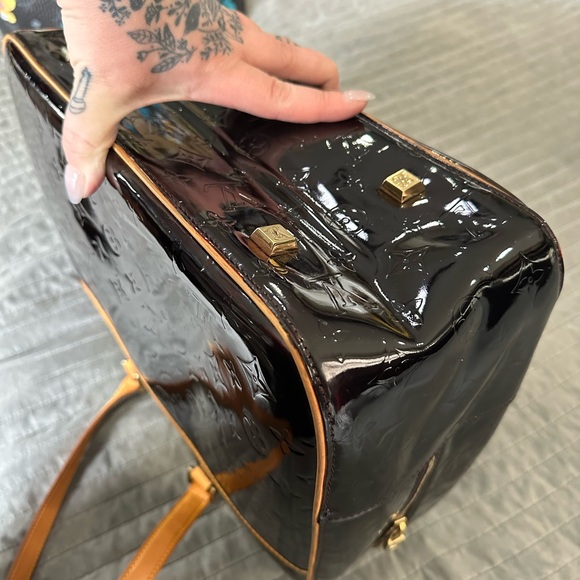 🖤LOUIS VUITTON VERNIS SUTTON BAG🖤 - Picture 3 of 16